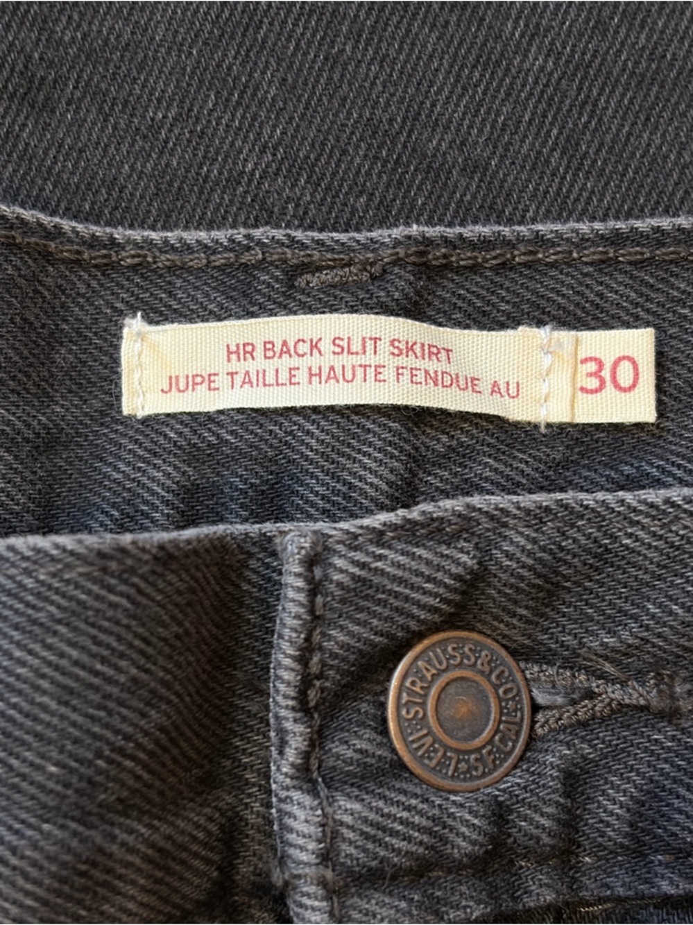 Levi’s Back Slit Black Denim Midi Skirt Size 30 NWT - Picture 7 of 8